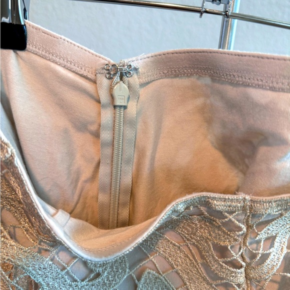 Women’s Express Cream Shimmer skirt - Picture 3 of 4